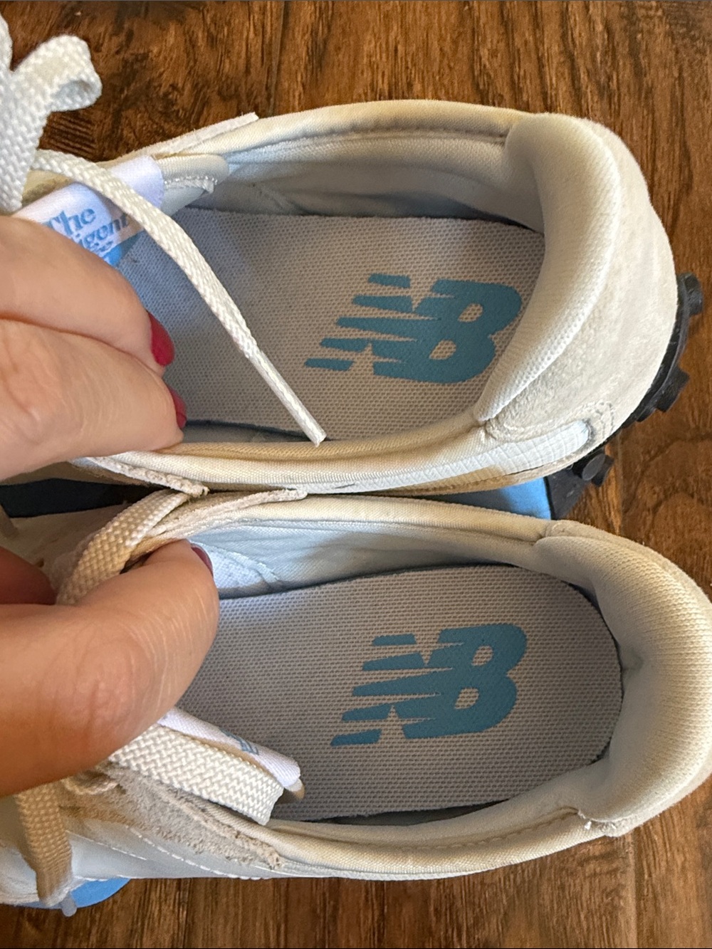 New Balance Women’s  327 Sneaker in Nimbus Cloud and Sky Blue, size 7 - Picture 6 of 11